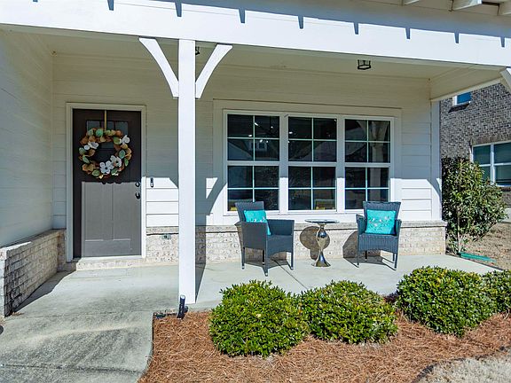 3rd image of 1385 Woodridge Pl