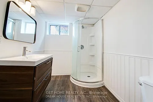 47 Ellis Cres N Photo 1