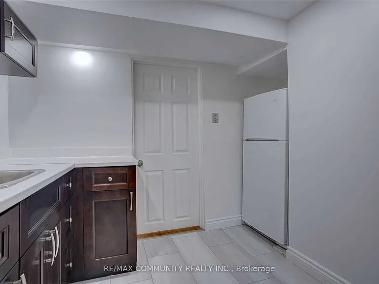 435 Maplewood Dr — Photo 13