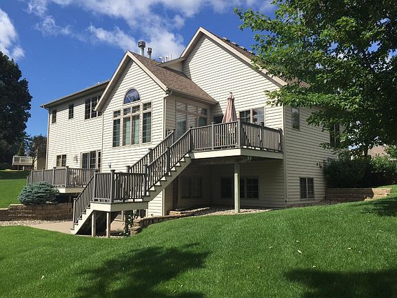 2nd image of 943 Oakcrest Dr