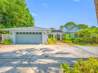 656 Mehlenbacher Rd, Belleair, FL 33756