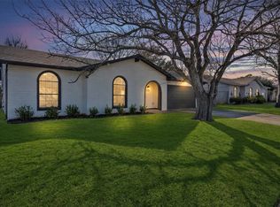 529 NW Ann Lois Ln, Burleson, TX 76028