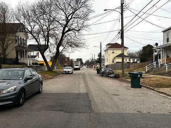 Exterior Neighborhood (street photo)