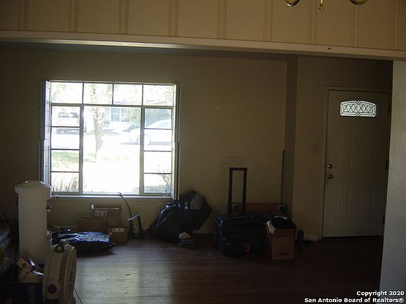 3rd image of 522 E Nottingham Dr