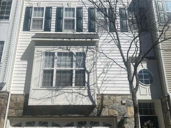 5065 Minda Ct, Alexandria, VA 22304