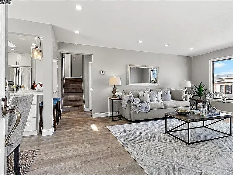 118 Dunman Way