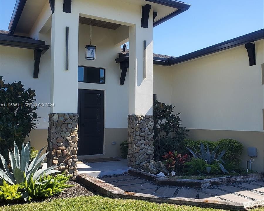 1st image of 960 Rutherford Ln