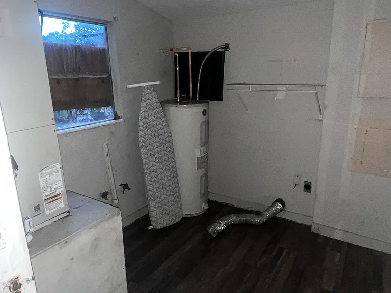 2735 Lucille St — Photo 8