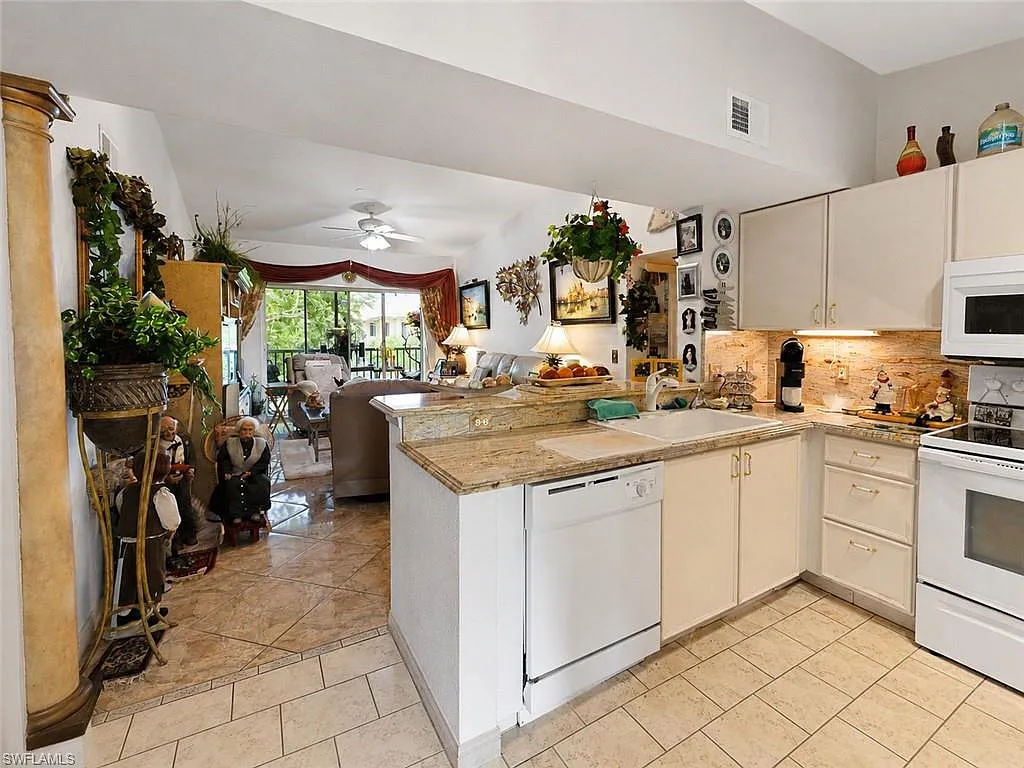 3 bed, 2.0 bath, 1330 sqft, $2,450 — Photo 3