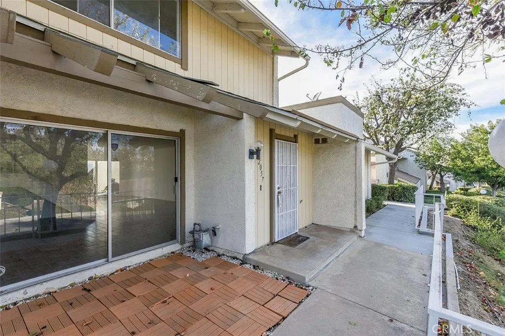 2 bed, 2.5 bath, 1295 sqft, $2,900 — Photo 1