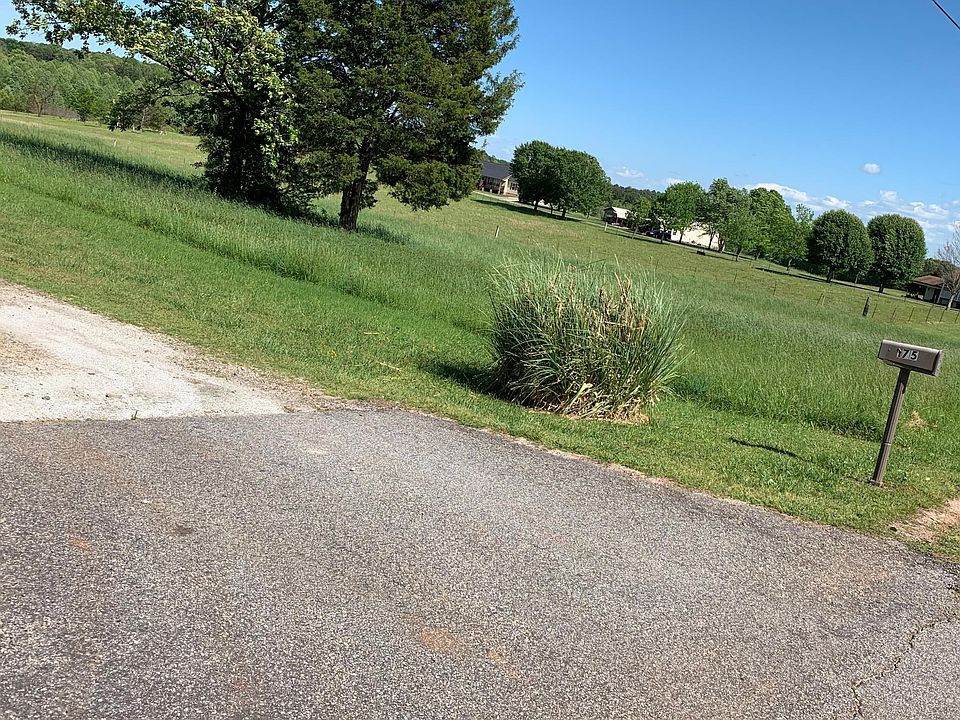 2nd image of 175 Autumn Dr