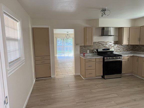 3rd image of 4672 S Urbana Ave