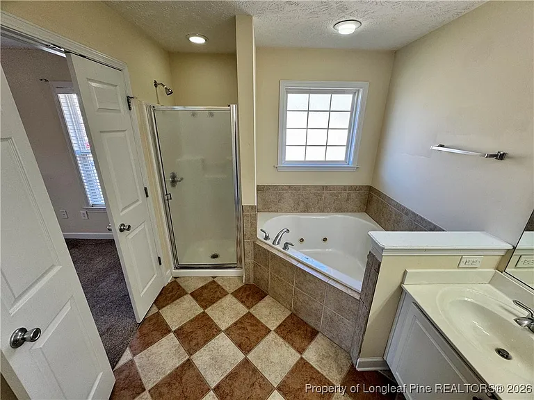 1750-202 Renwick Dr — Photo 13