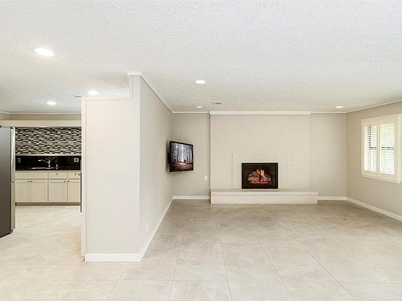 5th image of 725 Strickland St