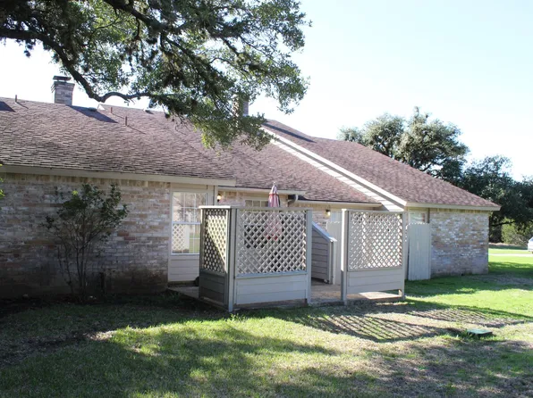 46 Oak Villa Rd, Canyon Lake, TX 78133