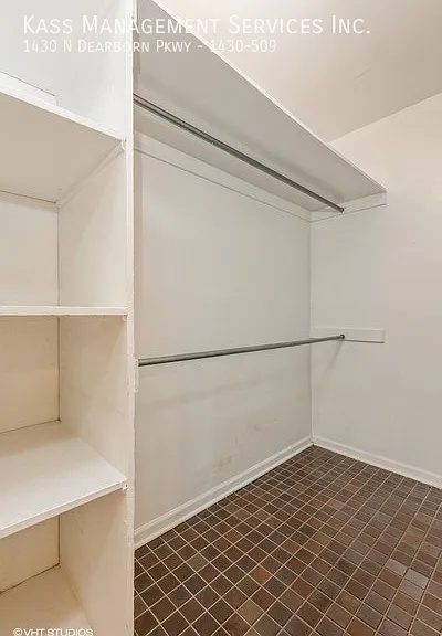 1430 N Dearborn Pkwy — Photo 50