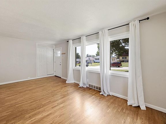 4th image of 2710 Corliss Dr