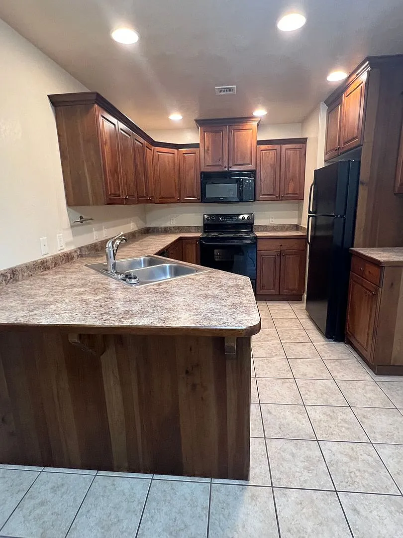 Looks Almost Brand New twin home! — Photo 2