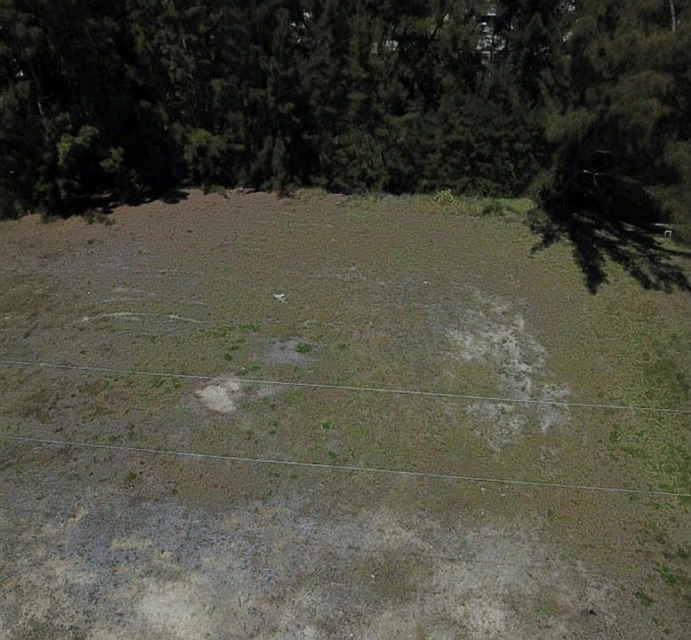 2nd image of 521 SW 26th Ter