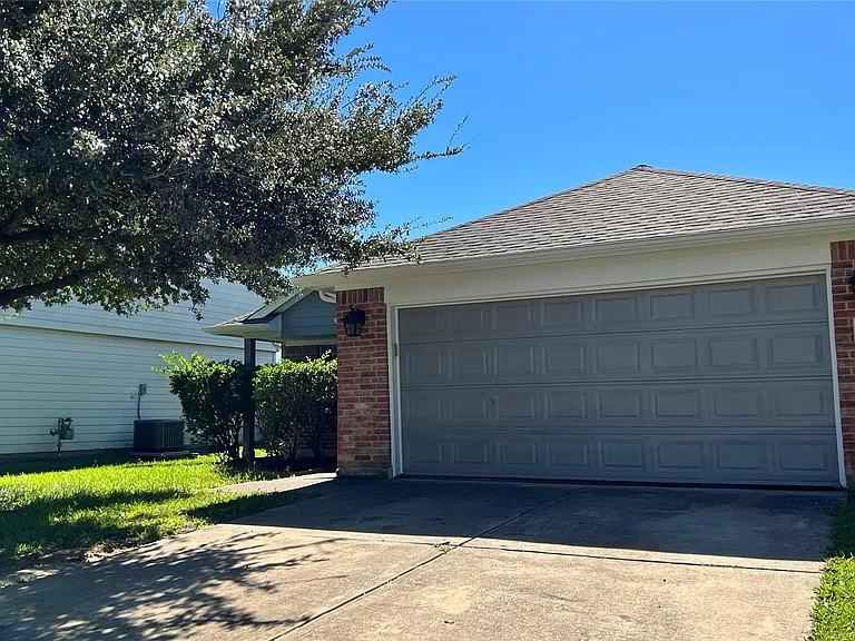 19835 Byron Meadows Dr — Photo 1