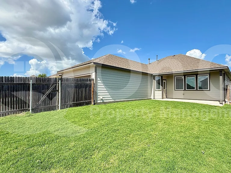 103 Hackberry Branch Dr — Photo 29