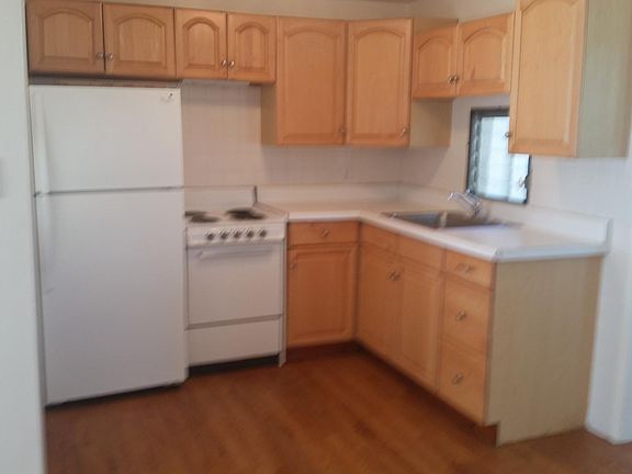Kitchen with Stove and refrigerator