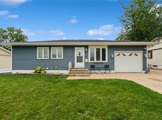 5101 Kesler Rd NW, Cedar Rapids, IA 52405