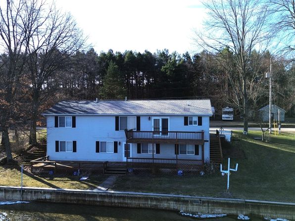 571 S Bass Lake Dr, Vestaburg, MI 48891