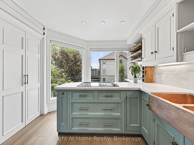 109 Brant St — Photo 24