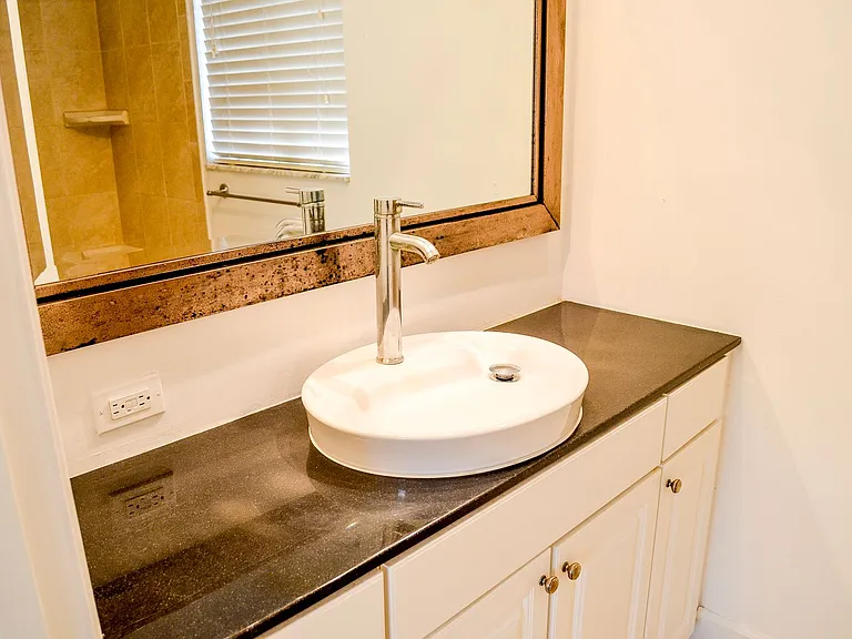 2508 SW 35th Pl #I — Photo 15