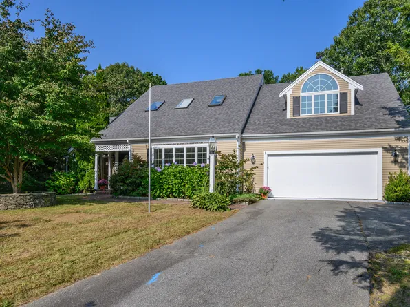 72 Stoney Pond Circle, Marstons Mills, MA 02648