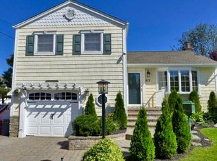 477 N Atlanta Ave, Massapequa, NY 11758