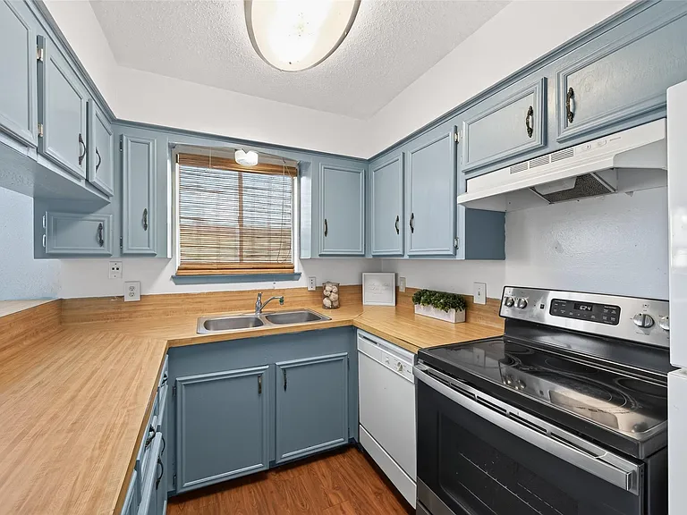 7714 Renwick Dr #D13 — Photo 13