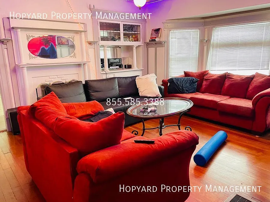 Bedroom For Rent - Shared Space — Photo 3