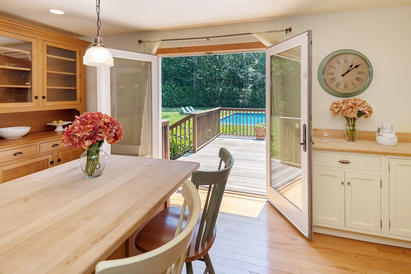  Outside View From Kitchen 