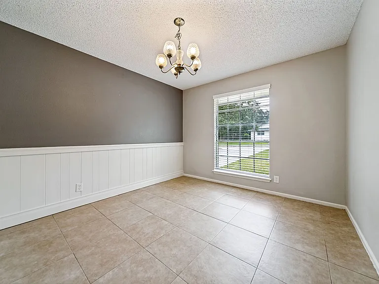 313 Sagecrest Dr — Photo 14