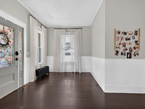 3rd image of 407 College St