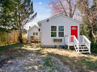 8 Holloway Rd, Glen Burnie, MD 21060