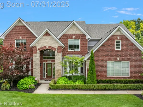 8926 Stonewall W, Clarkston, MI 48348