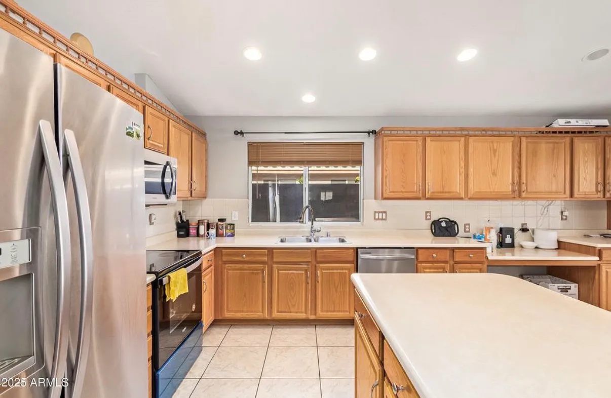 4 bed, 2272 sqft, $2,295 — Photo 4