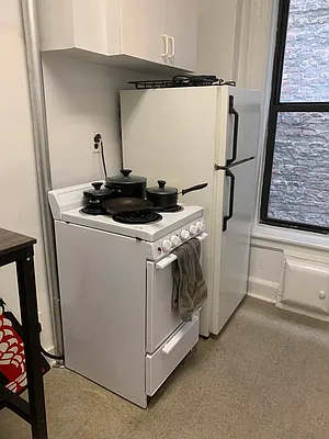 Rented by M.Grossman R.E. Management | media 16