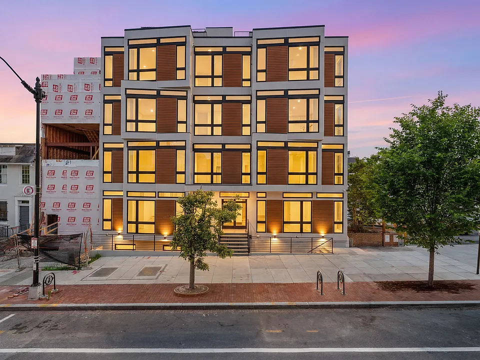710 Kennedy St NW #11