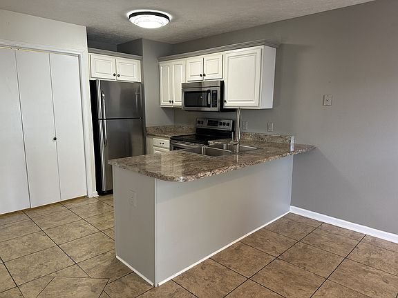 3rd image of 621 Dellwood Dr