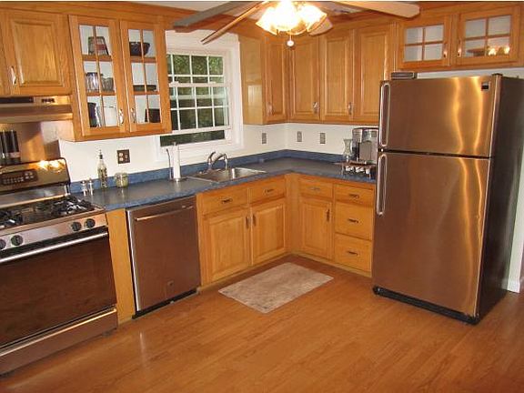 4th image of 17 Macdonald Dr