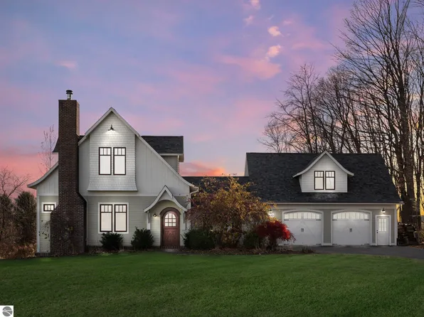 7433 Tobeco Creek Dr, Williamsburg, MI 49690