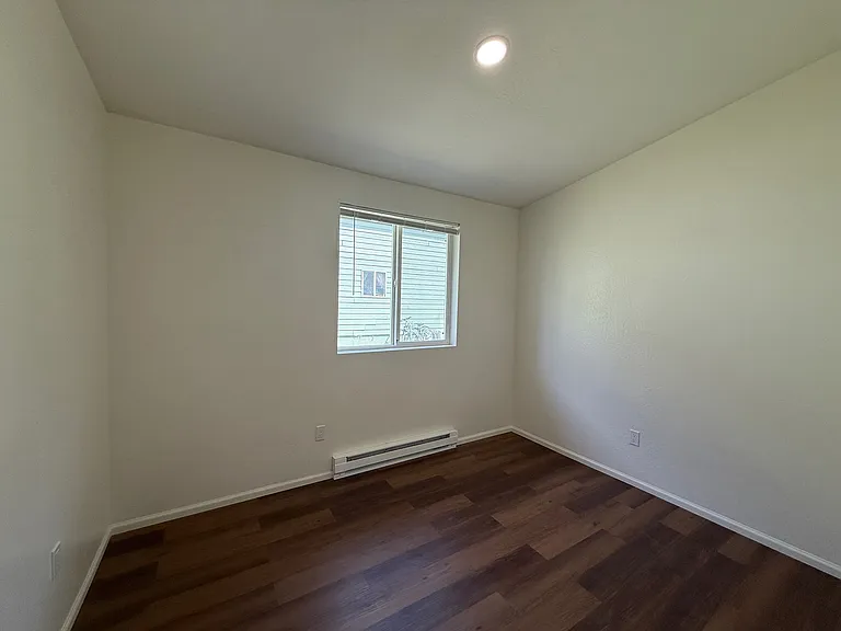 627 Willis Ave #B — Photo 8