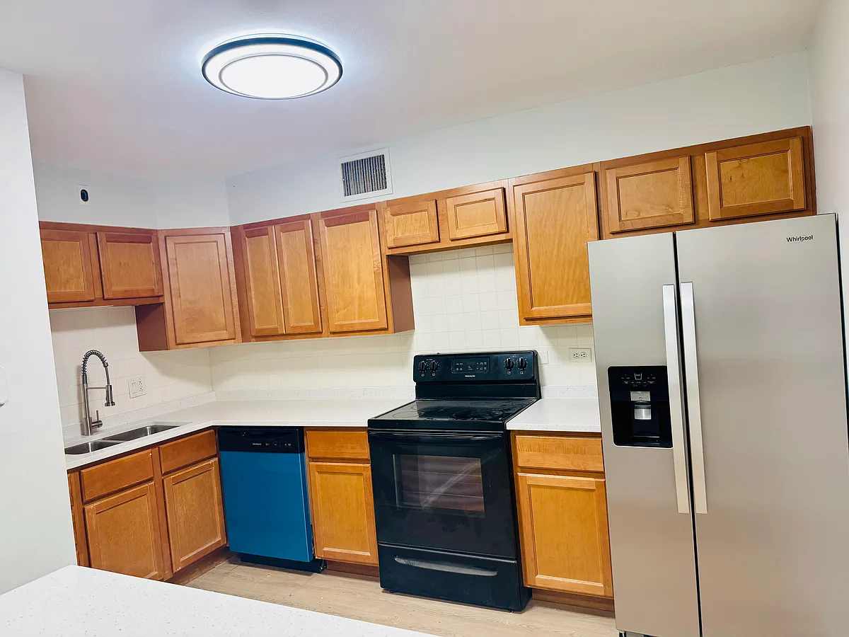 Building Photo - 1567 Ridge Ave #206