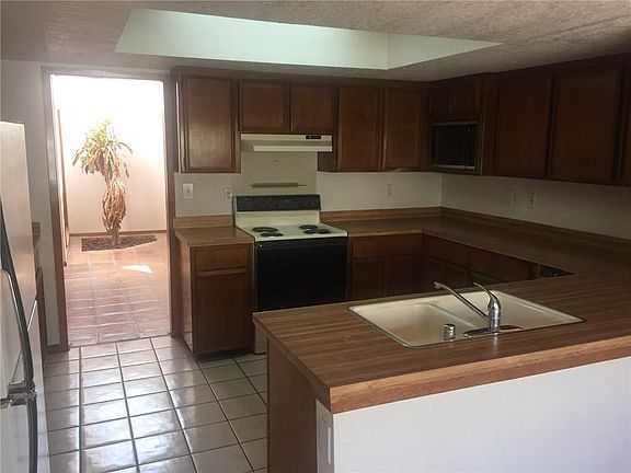 4th image of 3212 Matagorda St