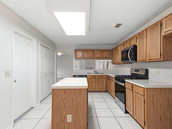 4th image of 8926 Village Hills Dr