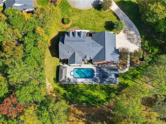 2nd image of 443 Fisher Farm Ct